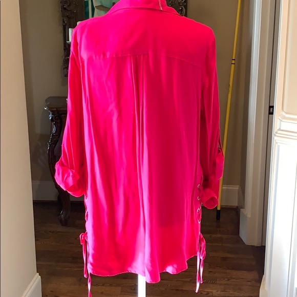💕NWT - 🌺Hot Pink Button Down - Picture 5 of 7